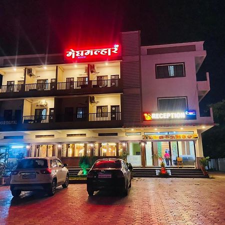 Hotel Meghmalhar Lodging Jejuri Buitenkant foto