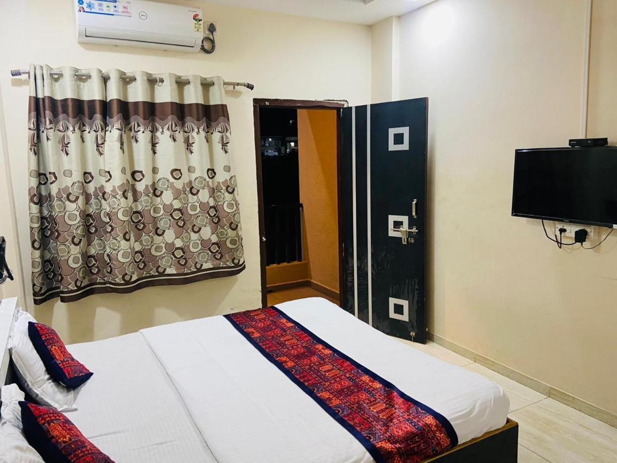 Hotel Meghmalhar Lodging Jejuri Buitenkant foto