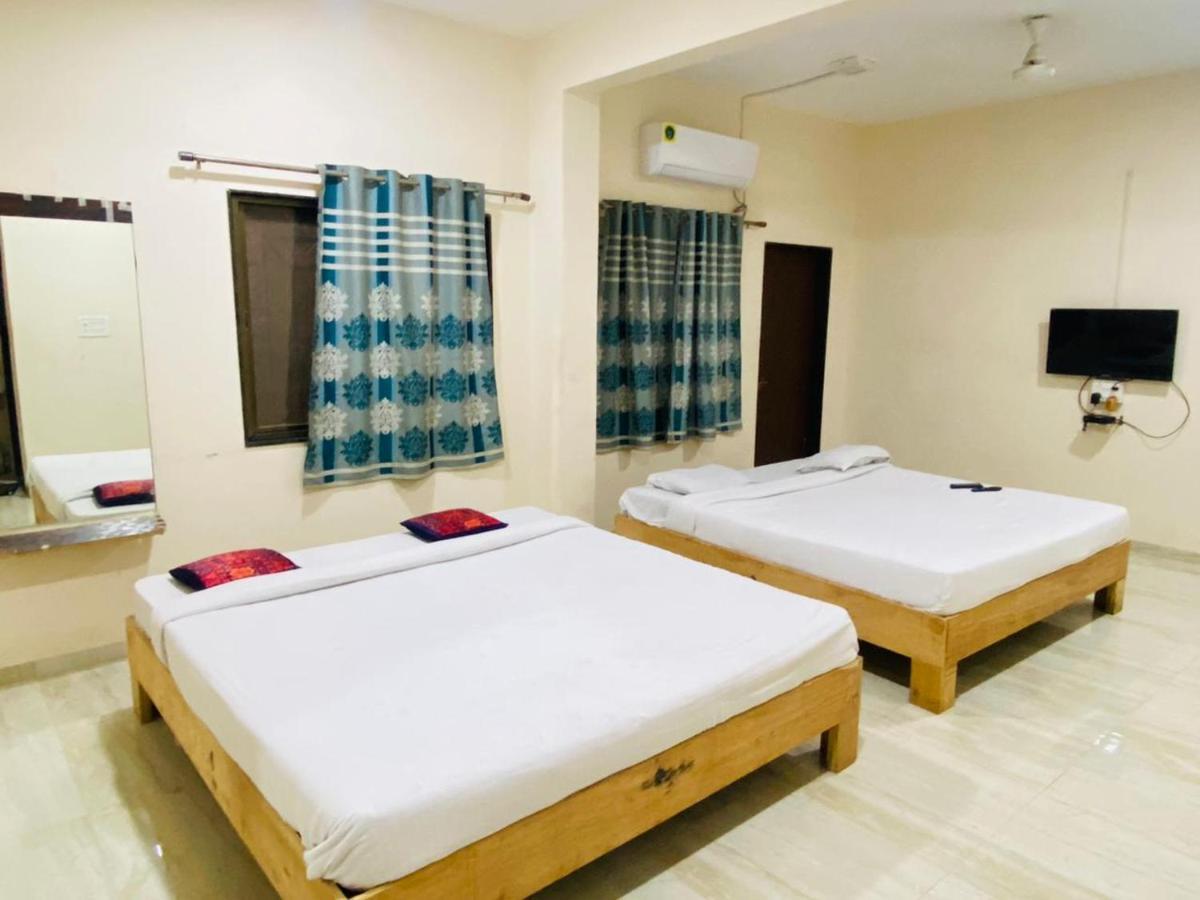 Hotel Meghmalhar Lodging Jejuri Buitenkant foto