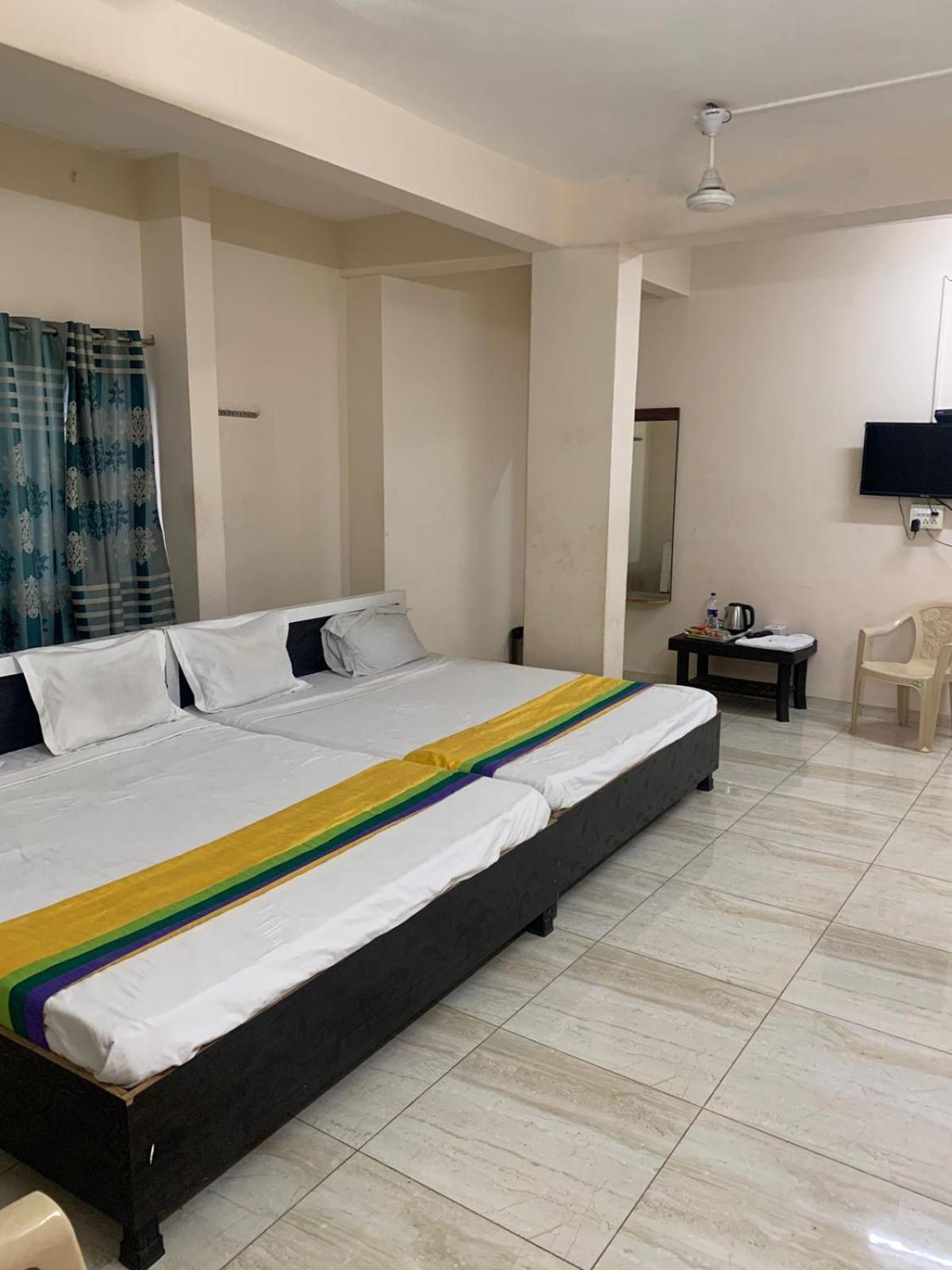 Hotel Meghmalhar Lodging Jejuri Buitenkant foto